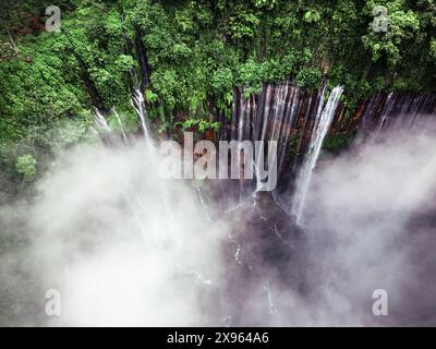 Luftaufnahme des Tumpak Sewu Wasserfalls, Indonesien Stockfoto