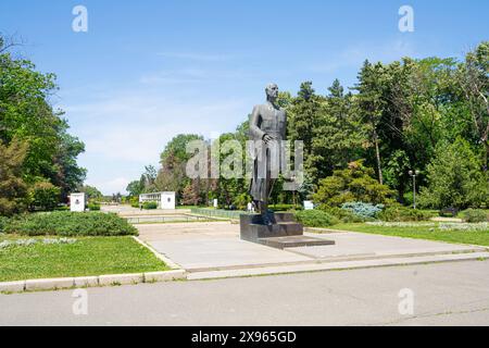 Bucarest, Rumänien. Mai 2024. Die Statue von Charles de Gaulle am Eingang zum Herastrau Park im Stadtzentrum Stockfoto