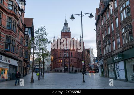 Blick in Richtung King Street und Alchemist in Nottingham City, Nottinghamshire England, Großbritannien Stockfoto