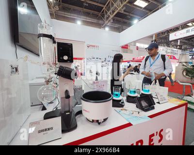 PEKING, CHINA - 29. MAI 2024 - Besucher besuchen die 21. China International Scientific Instruments and Laboratory Equipment Exhibition in Peking, Chi Stockfoto