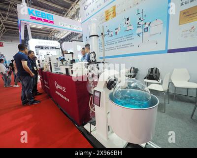 PEKING, CHINA - 29. MAI 2024 - Besucher besuchen die 21. China International Scientific Instruments and Laboratory Equipment Exhibition in Peking, Chi Stockfoto