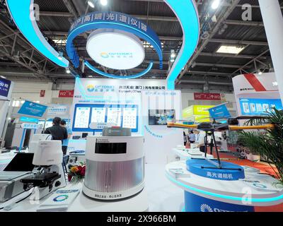 PEKING, CHINA - 29. MAI 2024 - Besucher besuchen die 21. China International Scientific Instruments and Laboratory Equipment Exhibition in Peking, Chi Stockfoto