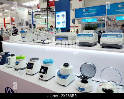 PEKING, CHINA - 29. MAI 2024 - Besucher besuchen die 21. China International Scientific Instruments and Laboratory Equipment Exhibition in Peking, Chi Stockfoto