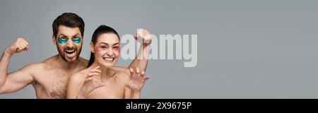 Ein ansprechendes Paar mit Augenflecken posiert zusammen in einer zauberhaften Präsentation. Stockfoto