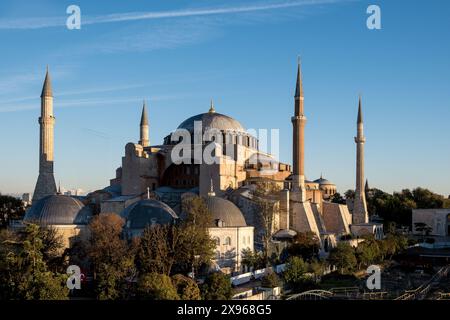 Blick auf die Hagia Sophia (Hagia Sophia große Moschee), ursprünglich eine Kirche aus dem 6. Jahrhundert, dann eine Moschee und später ein Museum, UNESCO, Istanbul Stockfoto