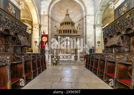 Innenraum der Kathedrale des heiligen Laurentius in Trogir, Kroatien, Europa | die Kirche St. Laurentius im Inneren, Trogir, Kroatien, Europa Stockfoto