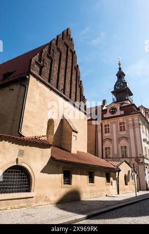 Gotische alte neue Synagoge und barockes jüdisches Rathaus, Josefov, Altstadt (Stare Mesto), Prag, Tschechien, Europa Stockfoto