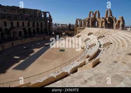 Das römische Amphitheater El Jem, früher Thysdrus in römischer Zeit, UNESCO-Weltkulturerbe, ein ovales Amphitheater in der modernen Stadt El Jem, tun Stockfoto