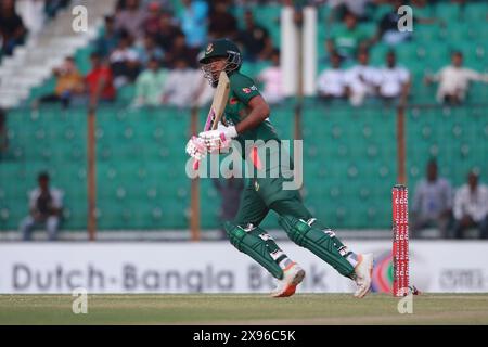 Rishad Hossain schlägt beim dritten T20-Spiel gegen Simbabwe im Zahur Ahmed Chowdhury Stadium, Sagorika, Chattogram, Bangladesch, 07 M Stockfoto