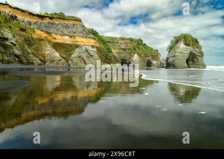 Neuseeland; Nordinsel; Tongapurutu, White Cliffs, The Three Sisters Stockfoto