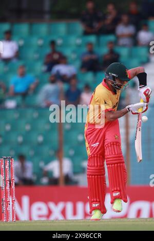 Sikander Raza schlägt beim dritten T20-Spiel gegen Bangladesch im Zahur Ahmed Chowdhury Stadium, Sagorika, Chattogram, Bangladesch, 07 Stockfoto