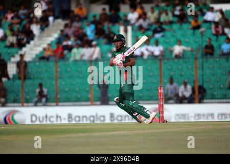 Rishad Hossain schlägt beim dritten T20-Spiel gegen Simbabwe im Zahur Ahmed Chowdhury Stadium, Sagorika, Chattogram, Bangladesch, 07 M Stockfoto