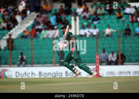 Rishad Hossain schlägt beim dritten T20-Spiel gegen Simbabwe im Zahur Ahmed Chowdhury Stadium, Sagorika, Chattogram, Bangladesch, 07 M Stockfoto