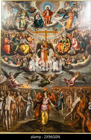 Ein detailliertes Gemälde des endgültigen Gerichts von Francisco Pacheco aus dem Jahr 1614, das Himmel, Hölle und Urteilsszenen im Fine Arts Museum in Sevilla darstellt. Stockfoto