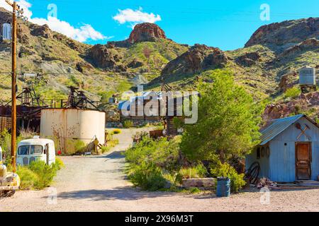 Nelson, Nevada - 15. April 2024: Bauwerke der verlassenen Goldgräbersiedlung im Eldorado Canyon Stockfoto