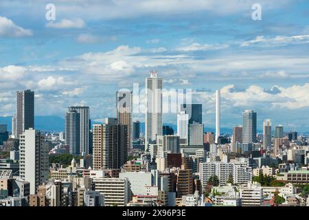 Ikebukuro Moderne Skyline mit Sunshine 60 in Toshima Ward, einem der höchsten Wolkenkratzer in Tokio Stockfoto