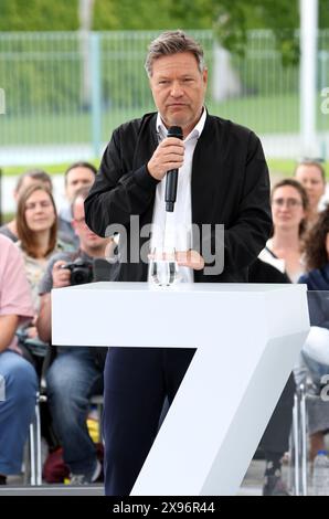 Dr. Robert Habeck, Vizekanzler und Bundesminister für Wirtschaft und Klimaschutz, nehmen am Demokratiefest Teil Stockfoto