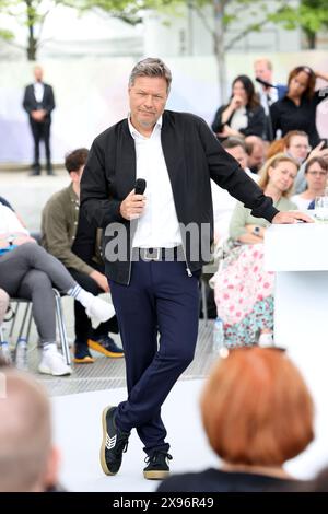 Dr. Robert Habeck, Vizekanzler und Bundesminister für Wirtschaft und Klimaschutz, nehmen am Demokratiefest Teil Stockfoto