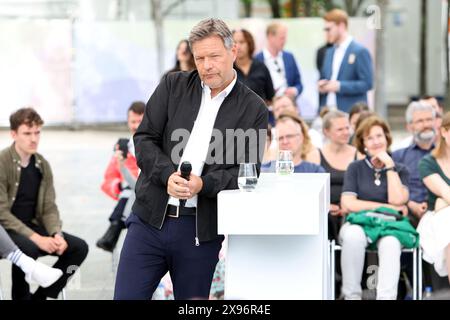 Dr. Robert Habeck, Vizekanzler und Bundesminister für Wirtschaft und Klimaschutz, nehmen am Demokratiefest Teil Stockfoto