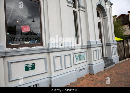 Uralla Stadtzentrum im Norden von New South Wales, historische Gebäude und Häuser in der Stadt, die für die Heritage Walk Tourismusattraktion nummeriert sind Stockfoto