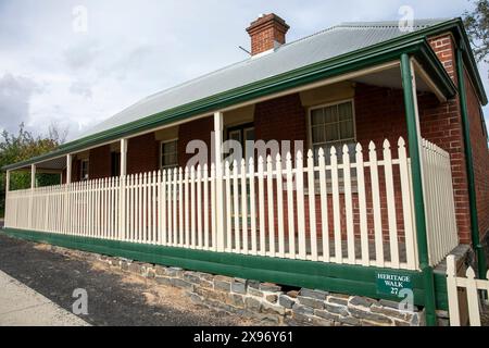 Uralla Stadtzentrum im Norden von New South Wales, historische Gebäude und Häuser in der Stadt, die für die Heritage Walk Tourismusattraktion nummeriert sind Stockfoto