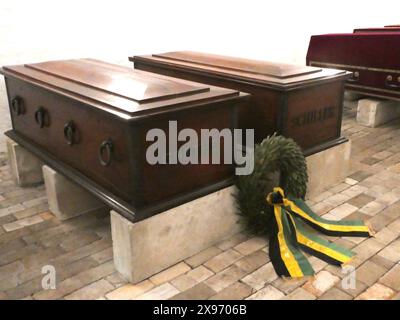 Fürstengruft in Weimar die Särge von Johann Wolfgang von Goethe und Friedrich Schiller in der Fürstengruft in Weimar, Grabstätte einiger Mitglieder der Häuser Sachsen-Weimar und Sachsen-Weimar-Eisenach auf dem Historischen Friedhof in Weimar *** Grabstätte einiger Mitglieder der Häuser Sachsen-Weimar und Sachsen-Weimar-Eisenach auf dem Historischen Friedhof in Weimar *** Grabstätte der Fürsten in Weimar Grabstätte einiger Mitglieder der Häuser Sachsen Weimar und Sachsen Weimar Eisenach auf dem Historischen Friedhof Weimar Copyright: xStopperx/xEibner-Pressefotox EP asr Stockfoto