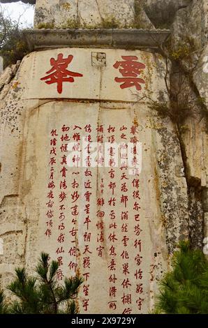 Felsinschriften am Mount Taishan oder Mount Tai Sacred Mountain, Shandong, China Stockfoto
