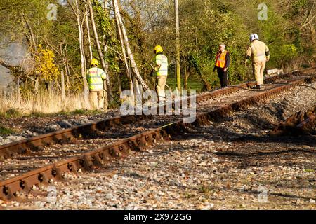 Lineseitiges Feuer, Feuerwehrleute in Anwesenheit, Creech Bottom, Swanage Railway Strict Bulleid Steam Gala 2017 Stockfoto