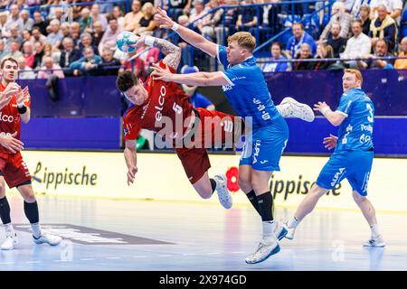 V.l. Csaba Leimeter (HBW Balingen-Weilstetten, #05), Lukas Hutecek (TBV Lemgo Lippe, #02) GER, TBV Lemgo Lippe vs. HBW Balingen-Weilstetten, Handball, 1. Bundesliga, 33. Spieltag, Spielzeit 2023/2024, 29.05.2024 Foto: Eibner-Pressefoto / Jan Strohdiek Stockfoto