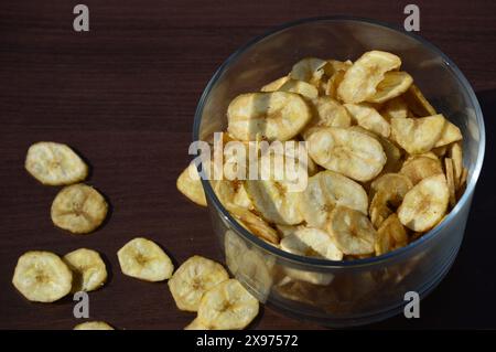 Bananenchips knuspriger, beliebter, frittierter traditioneller südindischer Teeshack. Kerala Indien. Hergestellt in Kokosöl auf Onam, Vishu, Diwali, Ramzan. Stockfoto