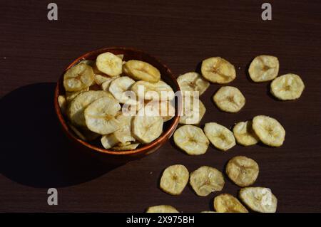 Bananenchips knuspriger, beliebter, frittierter traditioneller südindischer Teeshack. Kerala Indien. Hergestellt in Kokosöl auf Onam, Vishu, Diwali, Ramzan. Stockfoto