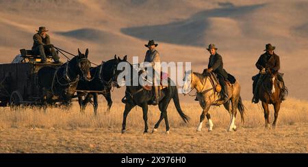 Butcher’s Crossing ist ein US-amerikanischer Western-Film von Gabe Polsky aus dem Jahr 2022, der auf dem gleichnamigen Roman von John Edward Williams aus dem Jahr 1960 basiert. Dieses Foto ist nur für redaktionelle Zwecke bestimmt und unterliegt dem Urheberrecht des Filmunternehmens und/oder des Fotografen, der von dem Film- oder Produktionsunternehmen beauftragt wurde. Es kann nur durch Veröffentlichungen in Verbindung mit der Werbung für den oben genannten Film reproduziert werden. Es ist eine obligatorische Gutschrift für die Filmfirma erforderlich. Der Fotograf sollte ebenfalls angerechnet werden, wenn er bekannt ist. Stockfoto