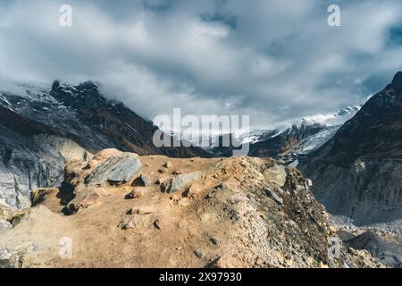 Landschaft mit Himmel, Mount everest Country, schneebedeckte Berggipfel, Berg in nepal, Stockfoto