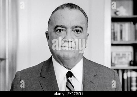 FBI-Direktor J. Edgar Hoover (1895–1972) im September 1961. Hoover war der letzte Direktor des Bureau of Investigation (BOI) und der erste Direktor des Federal Bureau of Investigation (FBI). Er diente insgesamt 48 Jahre als Leiter des BOI und des FBI unter acht Präsidenten. Stockfoto