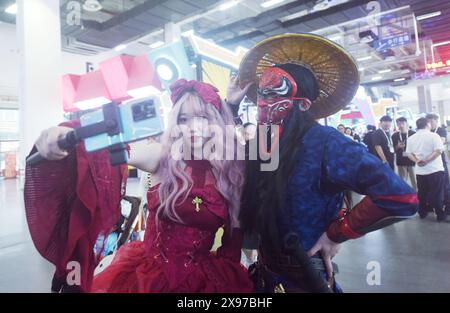 Hangzhou, China. Mai 2024. Cosplay-Liebhaber posieren für ein Foto beim 20. China International Cartoon and Animation Festival in Hangzhou, China, am 29. Mai 2024. (Foto: Costfoto/NurPhoto) Credit: NurPhoto SRL/Alamy Live News Stockfoto