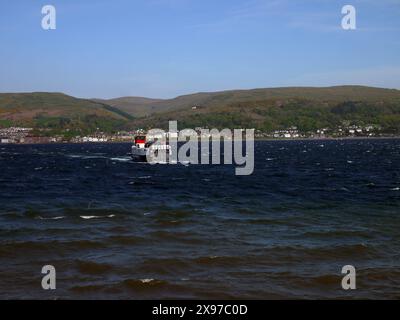 ISLE OF CUMBRAE ARGYLE SCHOTTLAND 05-02-24. Caladonian-MacBrayne Fährverbindung zwischen der Stadt Largs auf dem Festland und der Insel Cumbrae. Stockfoto