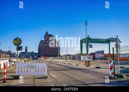 Historisches Getreidelager und Containerterminal im Westhafen, Berlin, Deutschland Stockfoto