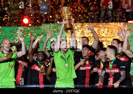 Jubel, Freude, Siegerfeier, Ehre, Preisverleihung des Pokalsiegers Bayer 04 Leverkusen, Torhüter Lukas Hradecky Bayer 04 Leverkusen (01) Stockfoto