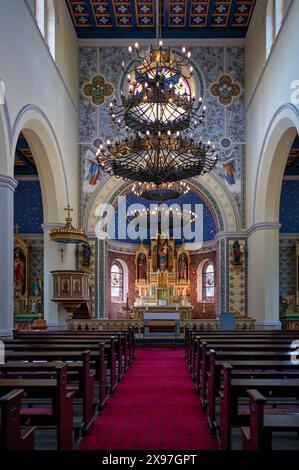 Innenansicht des Kirchenschiffs mit Blick auf den Altar St. Marien am Behnitz, Marienkirche, zweitälteste katholische Kirche Berlins, Spandau Stockfoto