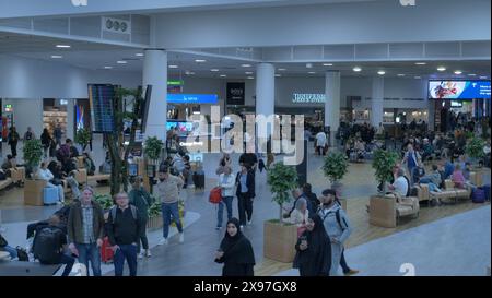 Der Abflug-Lounge am Flughafen Gatwick Stockfoto