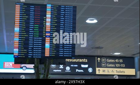 Der Abflug-Lounge am Flughafen Gatwick Stockfoto