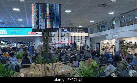 Der Abflug-Lounge am Flughafen Gatwick Stockfoto