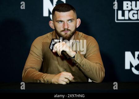 Newark, Newark, NJ, USA. Mai 2024. Michal Oleksiejczuk interagiert mit Medien während des UFC Media Day 302 im Prudential Center am 29. Mai 2024 in Newark, USA. (Foto von Matt Davies/PxImages) (Credit Image: © Matt Davies/PX Imagens via ZUMA Press Wire) NUR ZUR REDAKTIONELLEN VERWENDUNG! Nicht für kommerzielle ZWECKE! Stockfoto