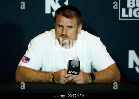 Newark, Newark, NJ, USA. Mai 2024. Alexandr Romanov interagiert mit Medien während des UFC 302 Media Day im Prudential Center am 29. Mai 2024 in Newark, USA. (Foto von Matt Davies/PxImages) (Credit Image: © Matt Davies/PX Imagens via ZUMA Press Wire) NUR ZUR REDAKTIONELLEN VERWENDUNG! Nicht für kommerzielle ZWECKE! Stockfoto