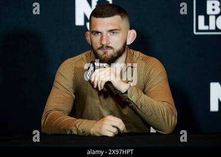 Newark, Newark, NJ, USA. Mai 2024. Michal Oleksiejczuk interagiert mit Medien während des UFC Media Day 302 im Prudential Center am 29. Mai 2024 in Newark, USA. (Foto von Matt Davies/PxImages) (Credit Image: © Matt Davies/PX Imagens via ZUMA Press Wire) NUR ZUR REDAKTIONELLEN VERWENDUNG! Nicht für kommerzielle ZWECKE! Stockfoto