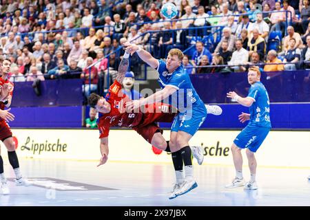 V.l. Csaba Leimeter (HBW Balingen-Weilstetten, #05), Lukas Hutecek (TBV Lemgo Lippe, #02) GER, TBV Lemgo Lippe vs. HBW Balingen-Weilstetten, Handball, 1. Bundesliga, 33. Spieltag, Spielzeit 2023/2024, 29.05.2024 Foto: Eibner-Pressefoto / Jan Strohdiek Stockfoto