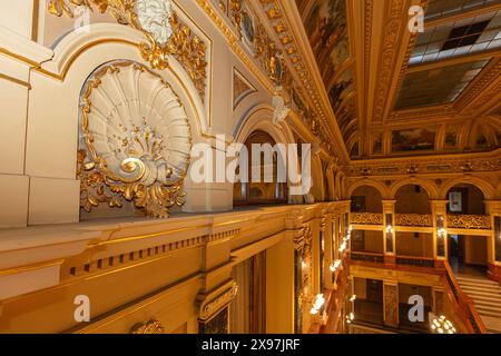 Lemberg, Ukraine - 12. Mai 2024: Innenraum der Lviwer Nationaloper. Foyer Stockfoto