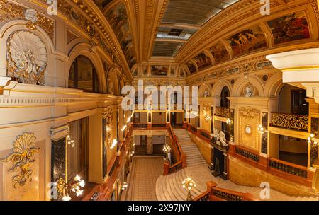 Lemberg, Ukraine - 12. Mai 2024: Innenraum der Lviwer Nationaloper. Foyer Stockfoto