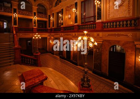 Lemberg, Ukraine - 12. Mai 2024: Innenraum der Lviwer Nationaloper. Foyer Stockfoto