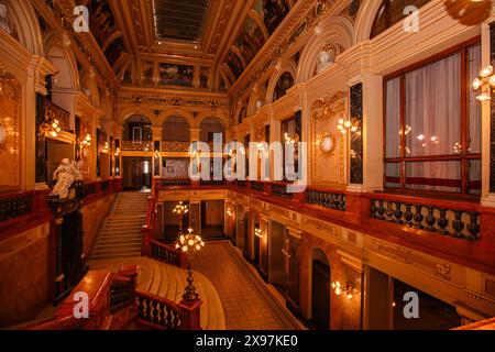 Lemberg, Ukraine - 12. Mai 2024: Innenraum der Lviwer Nationaloper. Foyer Stockfoto